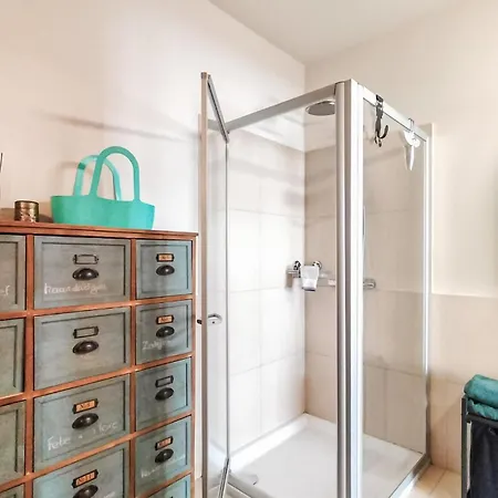 1 Bedroom Front In Apartment