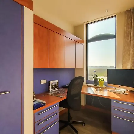 1 Bedroom Front In Apartment