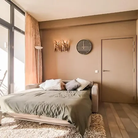 Apartment 1 Bedroom Front In *