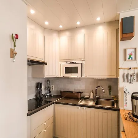 1 Bedroom Front In Apartment *