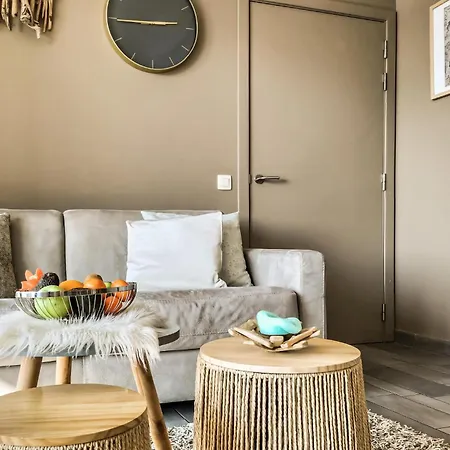 1 Bedroom Front In Apartment *