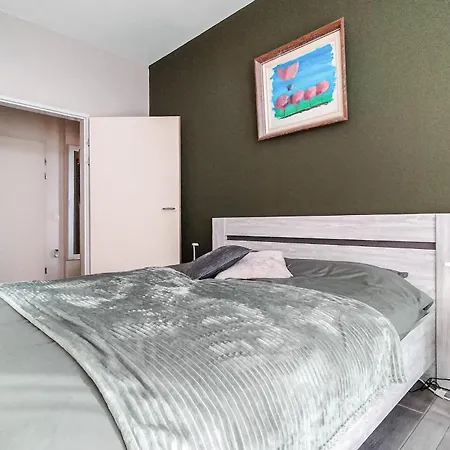 1 Bedroom Front In * Ostend